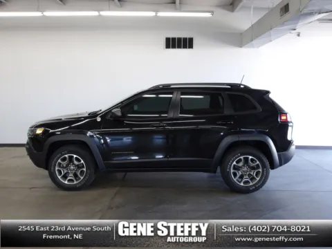 Black 2020 Jeep Cherokee Trailhawk for sale in Fremont, NE