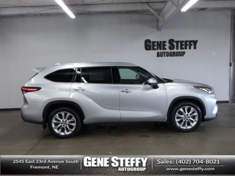 Silver 2022 Toyota Highlander Hybrid Limited for sale in Fremont, NE