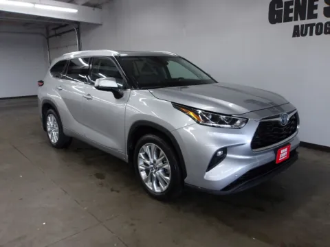 More photos of 2022 Toyota Highlander Hybrid Limited at Gene Steffy Chrysler Dodge Jeep RAM, NE