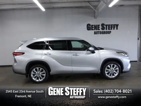 Silver 2022 Toyota Highlander Hybrid Limited for sale in Fremont, NE