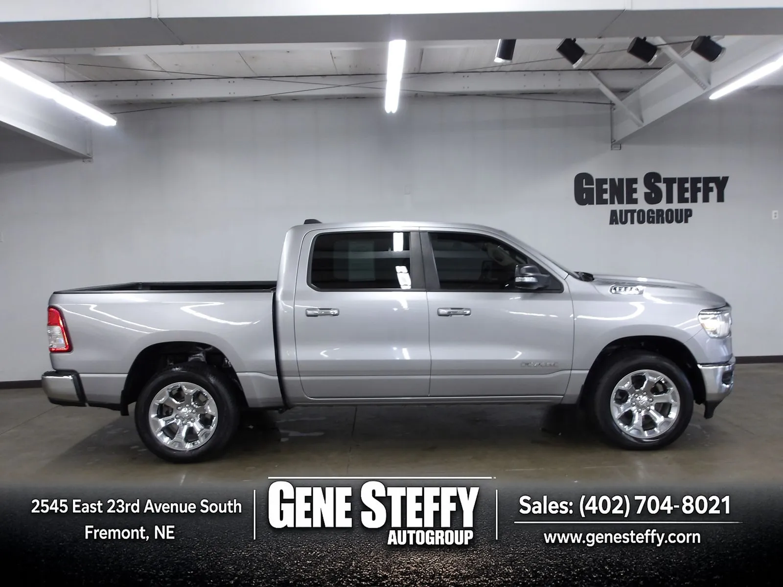 2020 RAM 1500 Big Horn/Lone Star 4x4 Crew Cab 5'7's photo