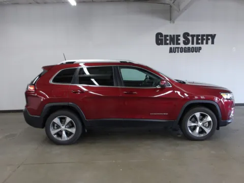 Another view of 2019 Jeep Cherokee Limited for sale in Fremont, NE at Gene Steffy Chrysler Dodge Jeep RAM