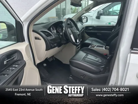 White 2014 Chrysler Town & Country Touring for sale in Fremont, NE