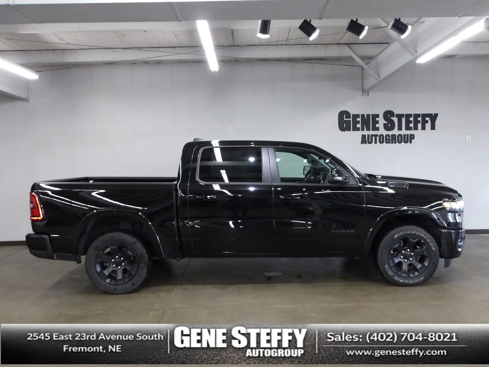 2025 RAM 1500 Big Horn/Lone Star 4x4 Crew Cab 5'7's photo