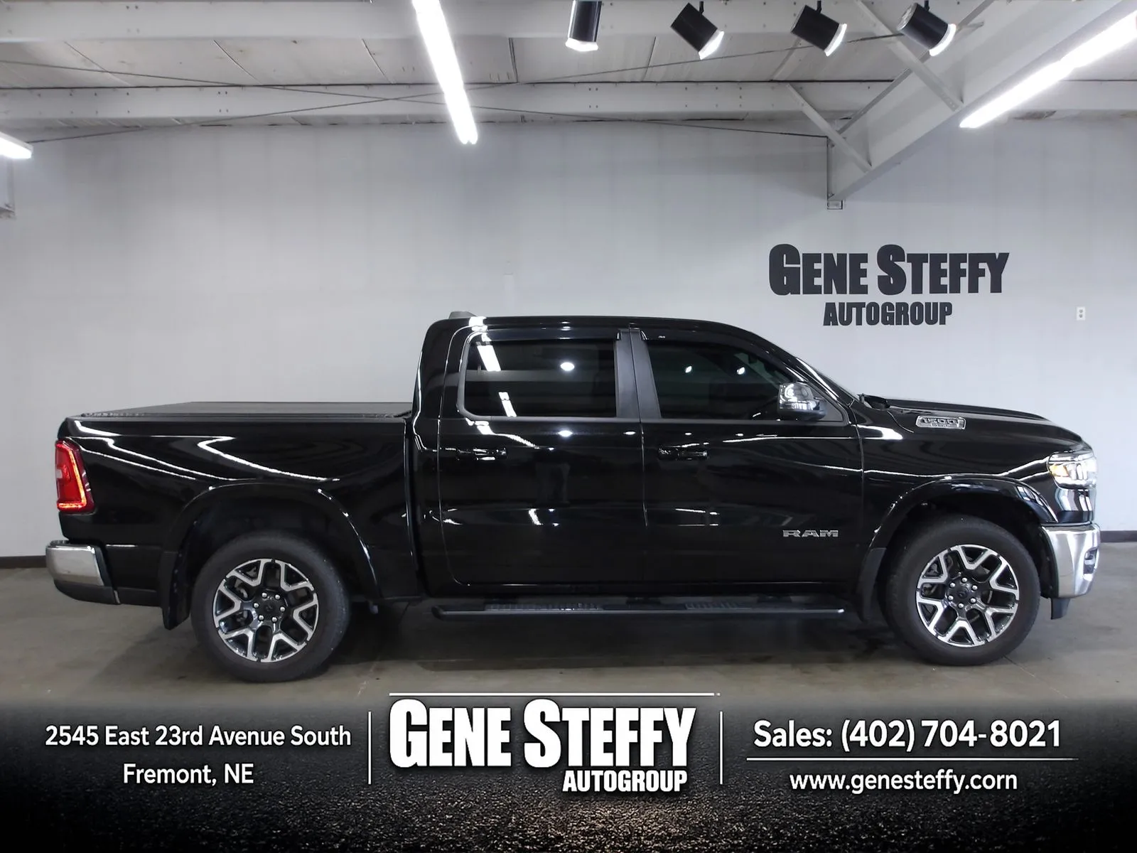 2025 RAM 1500 Laramie 4x4 Crew Cab 5'7's photo