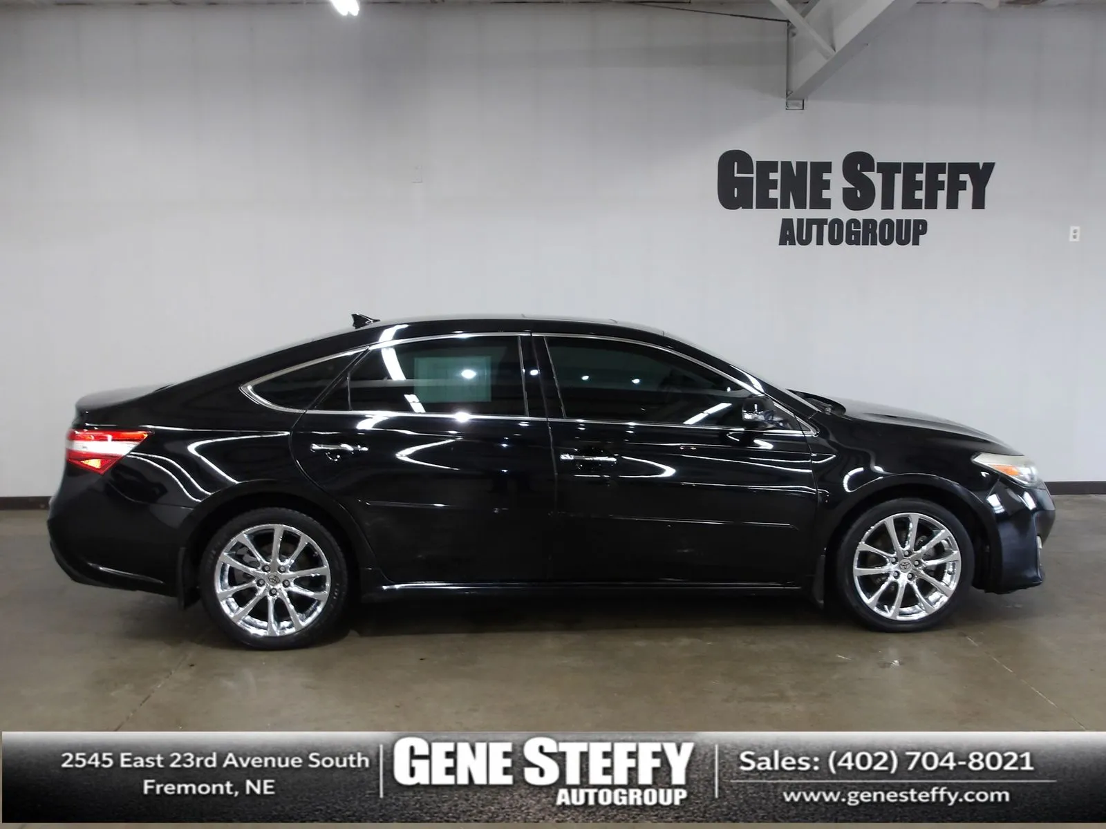 Black 2013 Toyota Avalon Limited for sale in Fremont, NE