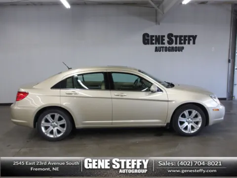 White 2010 Chrysler Sebring Limited for sale in Fremont, NE