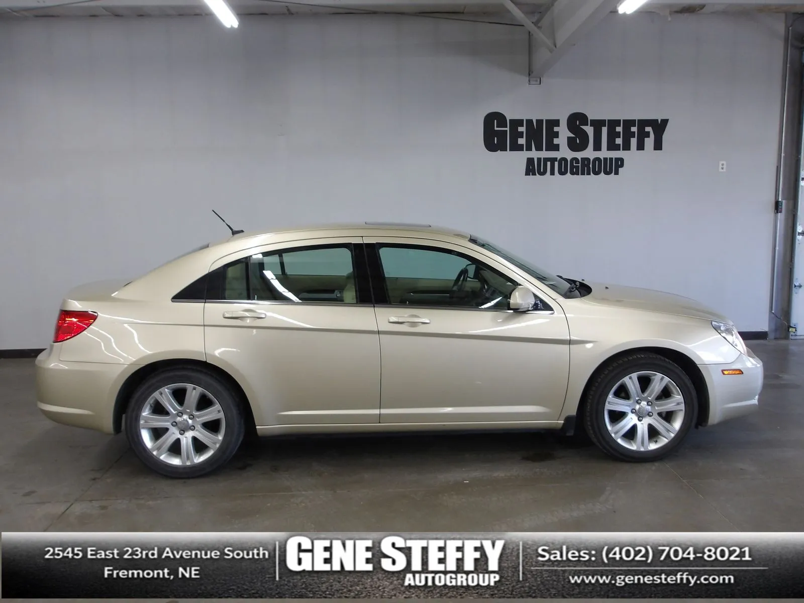White 2010 Chrysler Sebring Limited for sale in Fremont, NE