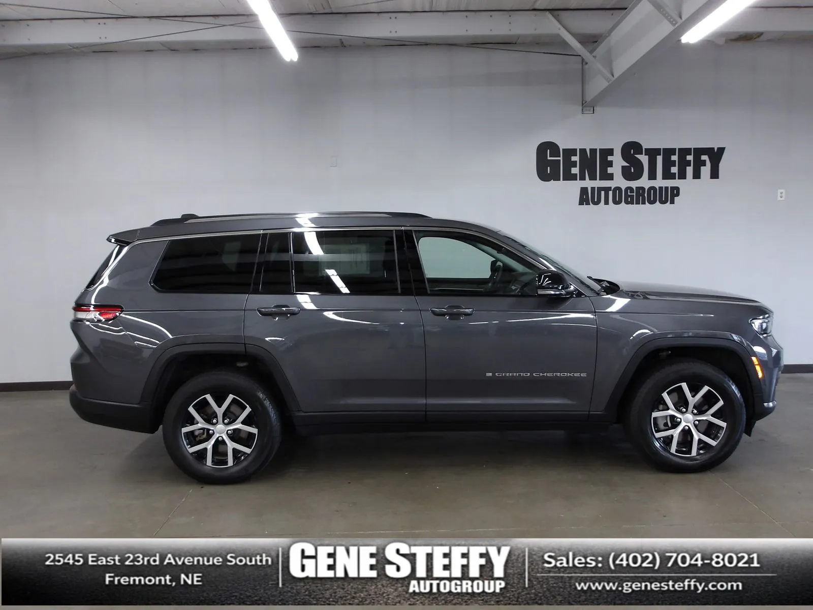 Gray 2023 Jeep Grand Cherokee L Limited for sale in Fremont, NE