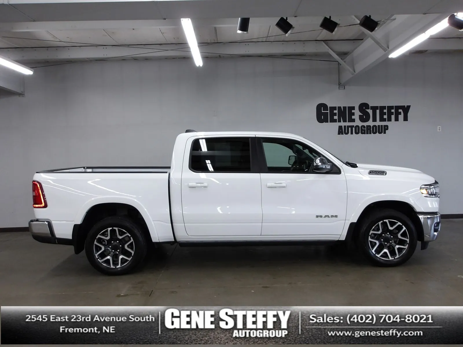 2025 RAM 1500 Laramie 4x4 Crew Cab 5'7's photo