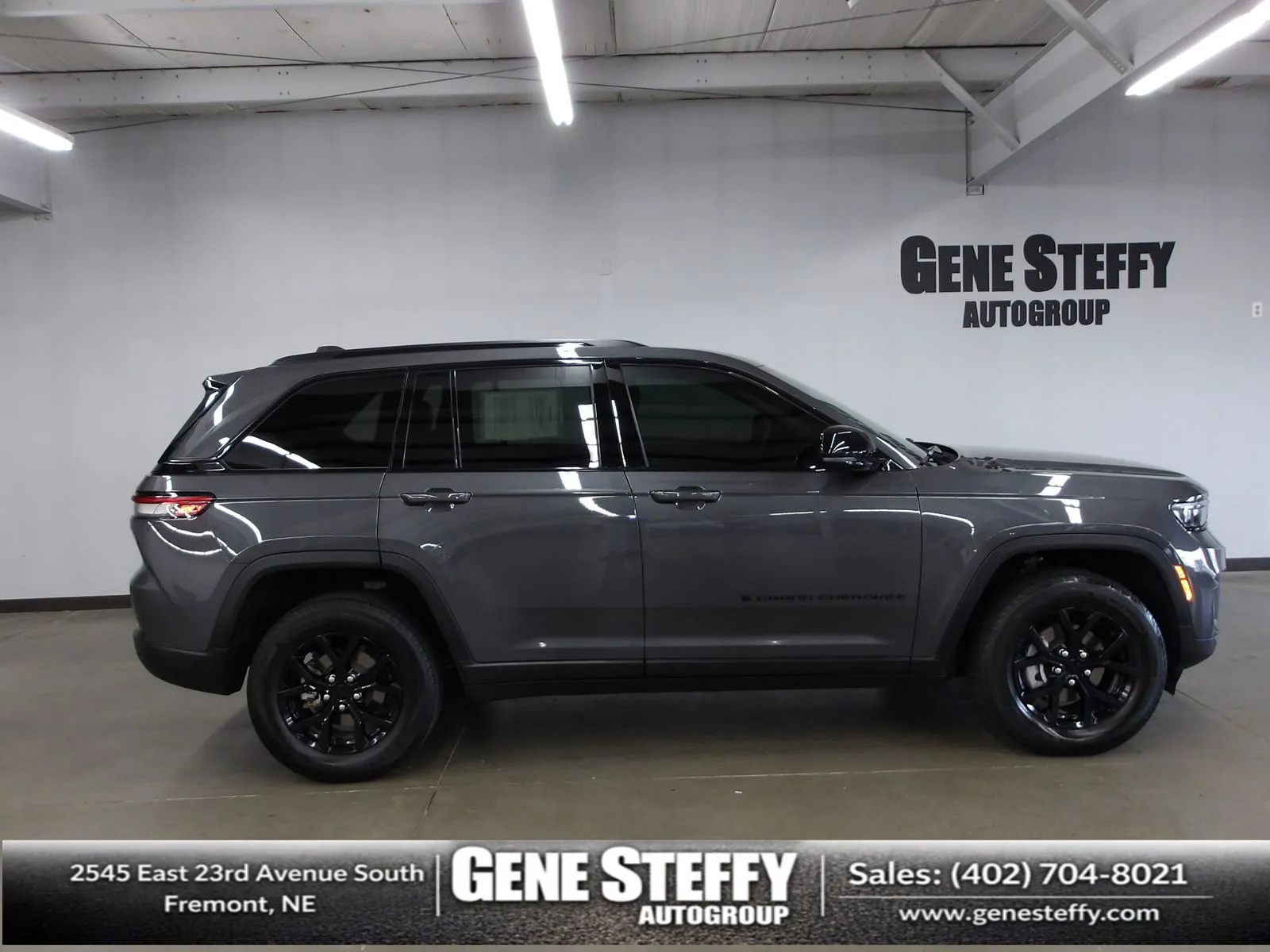 Gray 2024 Jeep Grand Cherokee Altitude for sale in Fremont, NE