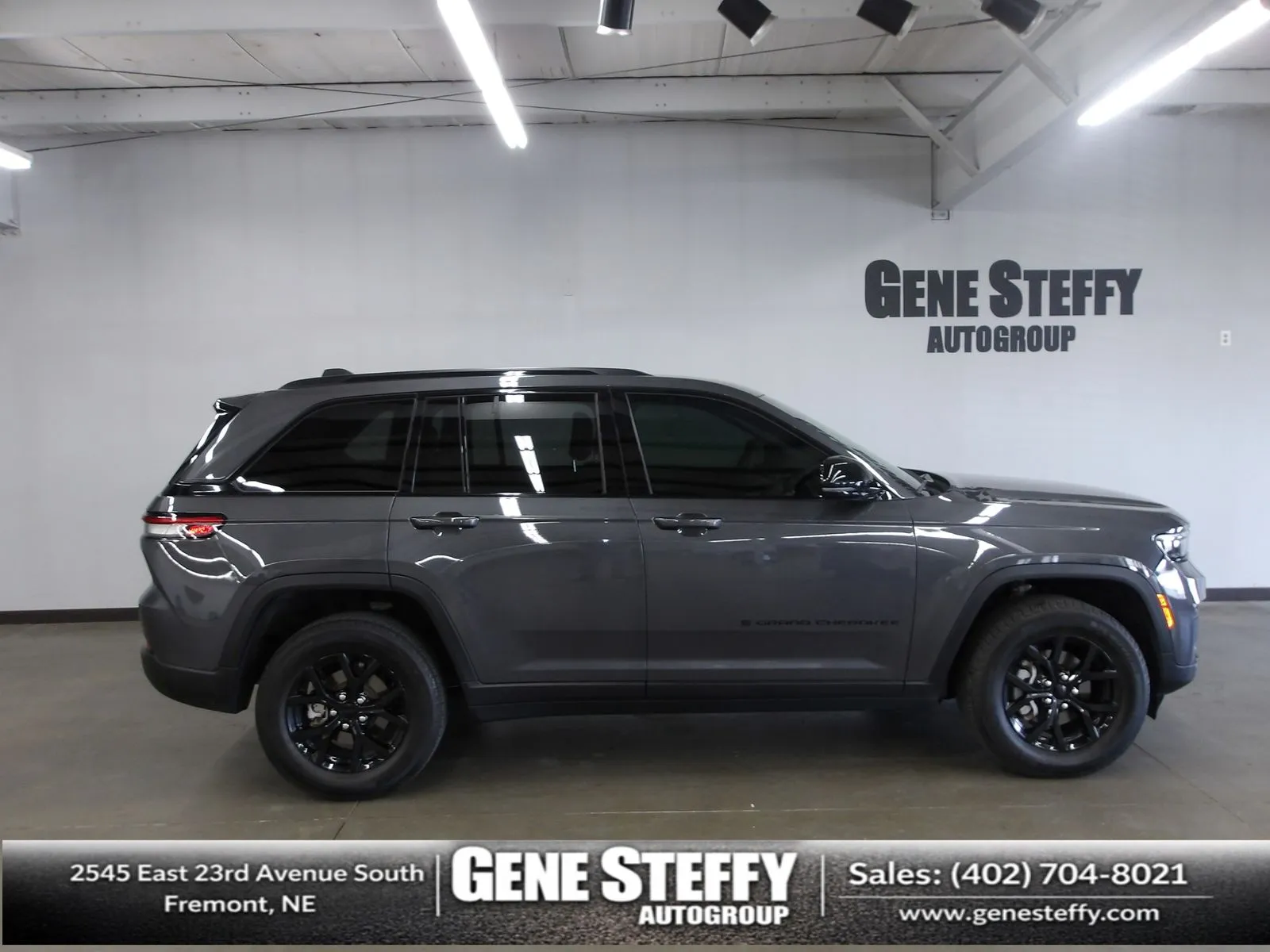 Gray 2024 Jeep Grand Cherokee Altitude for sale in Fremont, NE