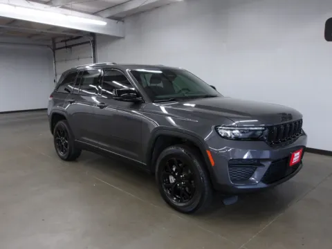 More photos of 2024 Jeep Grand Cherokee Altitude at Gene Steffy Chrysler Dodge Jeep RAM, NE
