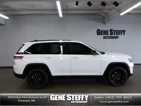 White 2023 Jeep Grand Cherokee Altitude X for sale in Fremont, NE