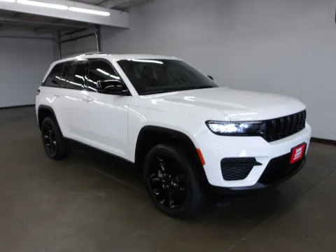 More photos of 2023 Jeep Grand Cherokee Altitude X at Gene Steffy Chrysler Dodge Jeep RAM, NE