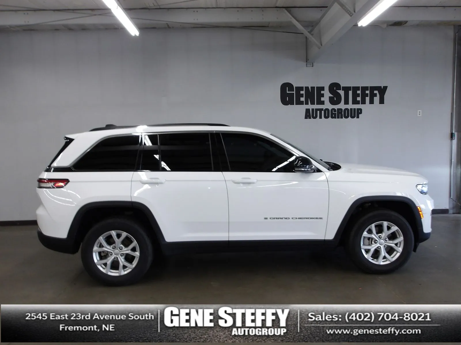 White 2023 Jeep Grand Cherokee Limited for sale in Fremont, NE