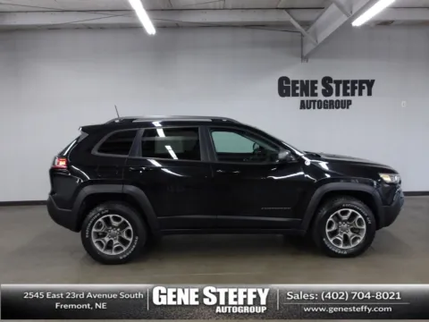 Black 2020 Jeep Cherokee Trailhawk for sale in Fremont, NE