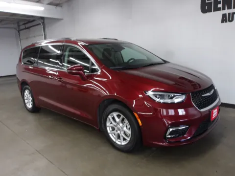 More photos of 2022 Chrysler Pacifica Touring L at Gene Steffy Chrysler Dodge Jeep RAM, NE