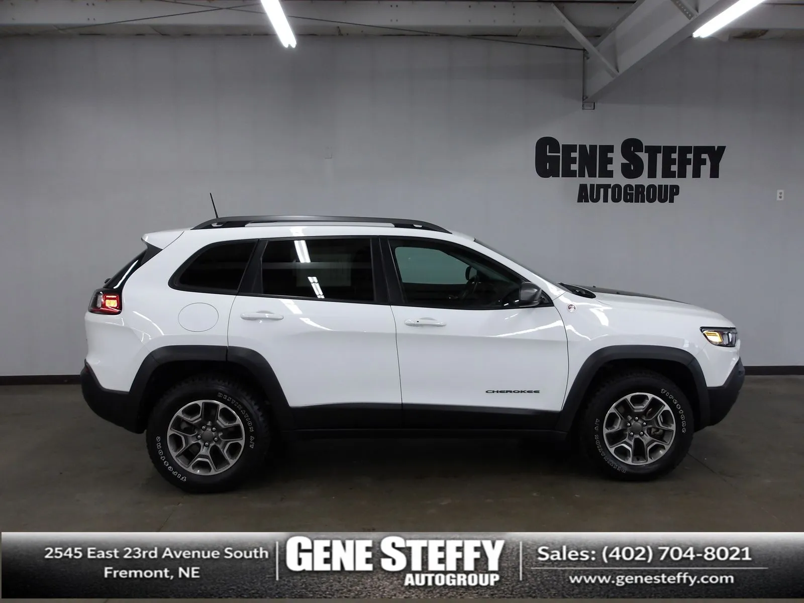 Used 2020 Jeep Cherokee Trailhawk with VIN 1C4PJMBX2LD623145 for sale in Fremont, NE