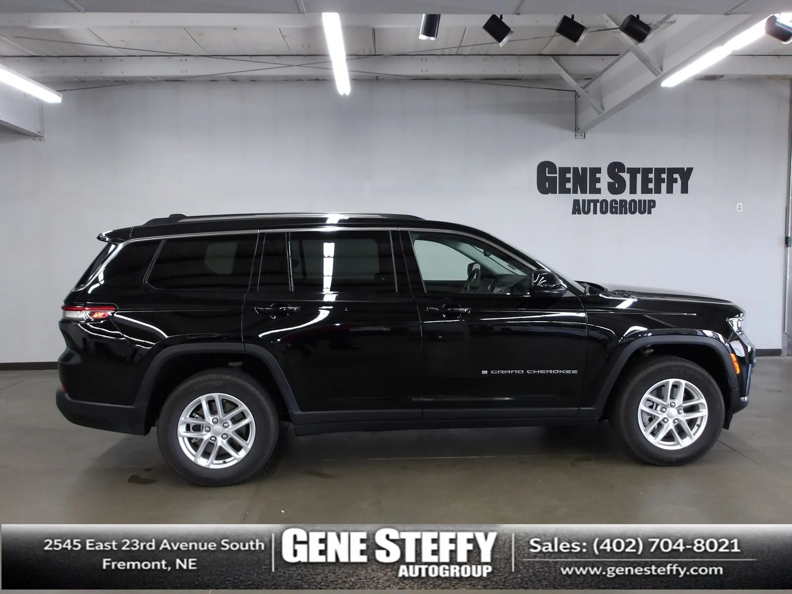 Black 2023 Jeep Grand Cherokee L Laredo for sale in Fremont, NE