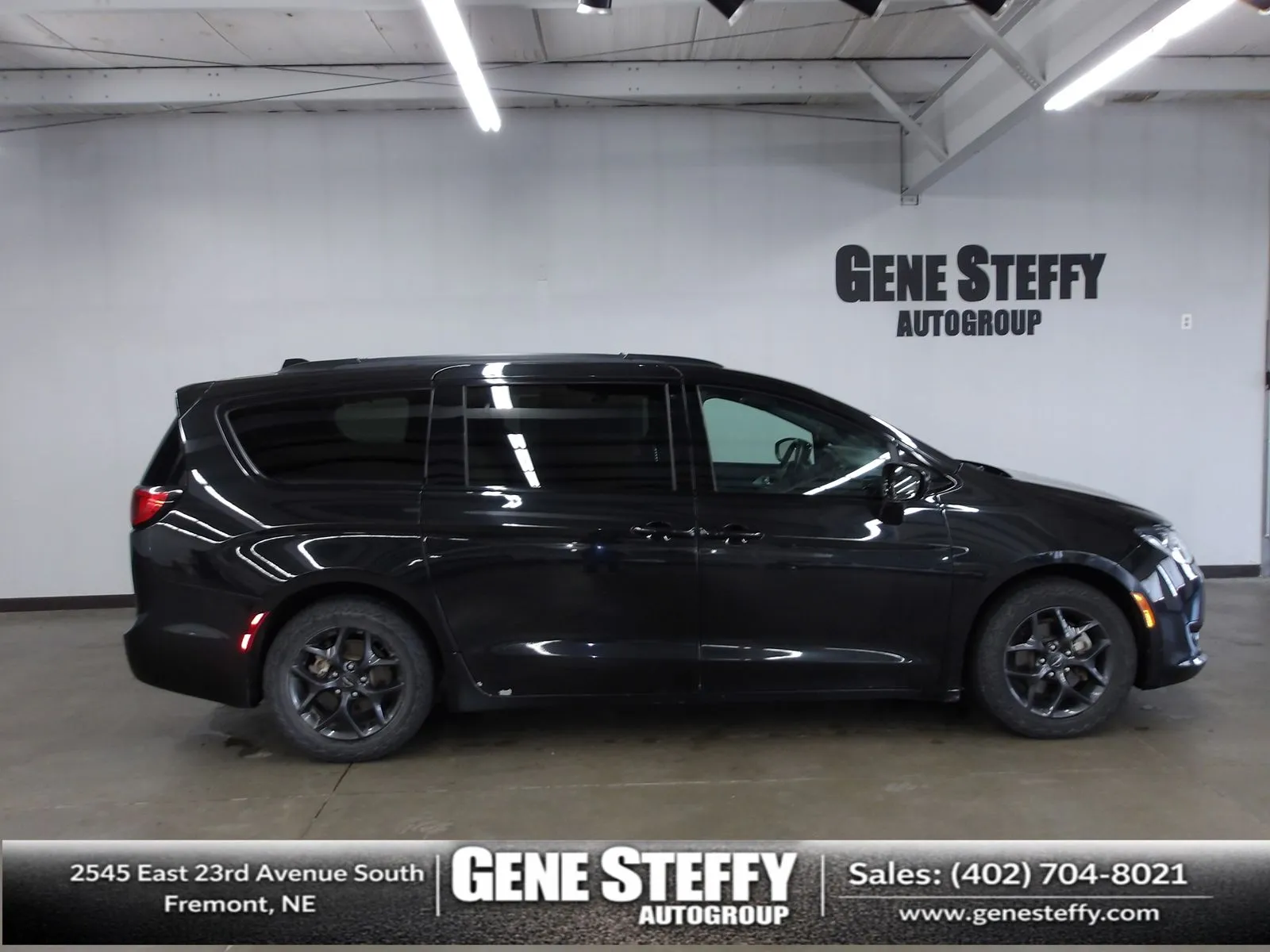 Black 2018 Chrysler Pacifica Touring L Plus for sale in Fremont, NE