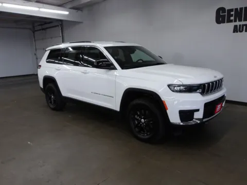 More photos of 2024 Jeep Grand Cherokee L Laredo at Gene Steffy Chrysler Dodge Jeep RAM, NE