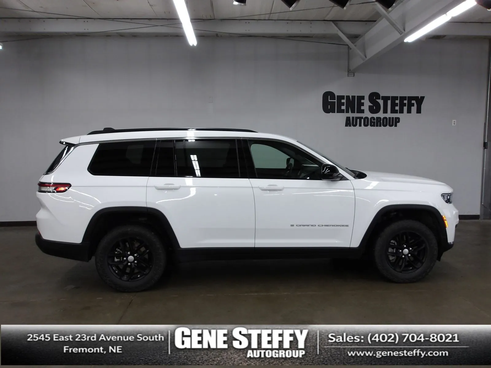 White 2024 Jeep Grand Cherokee L Laredo for sale in Fremont, NE