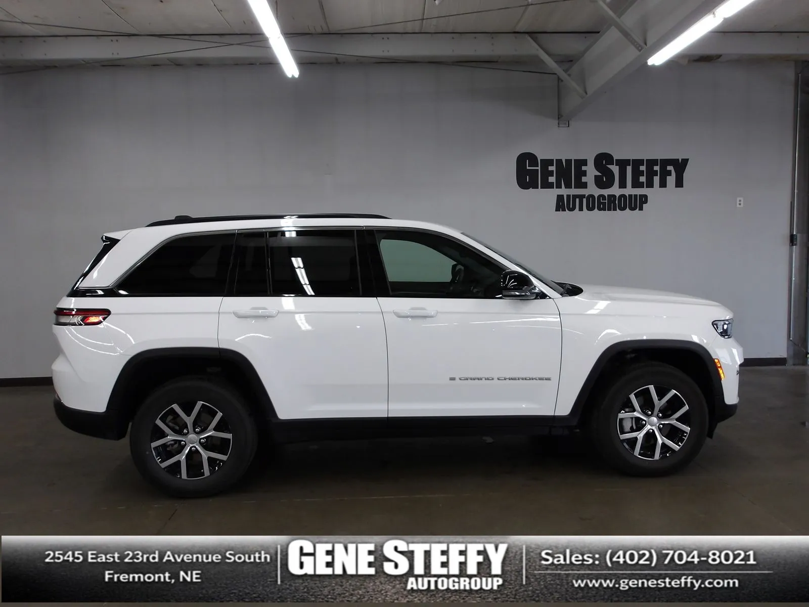 White 2025 Jeep Grand Cherokee Limited for sale in Fremont, NE