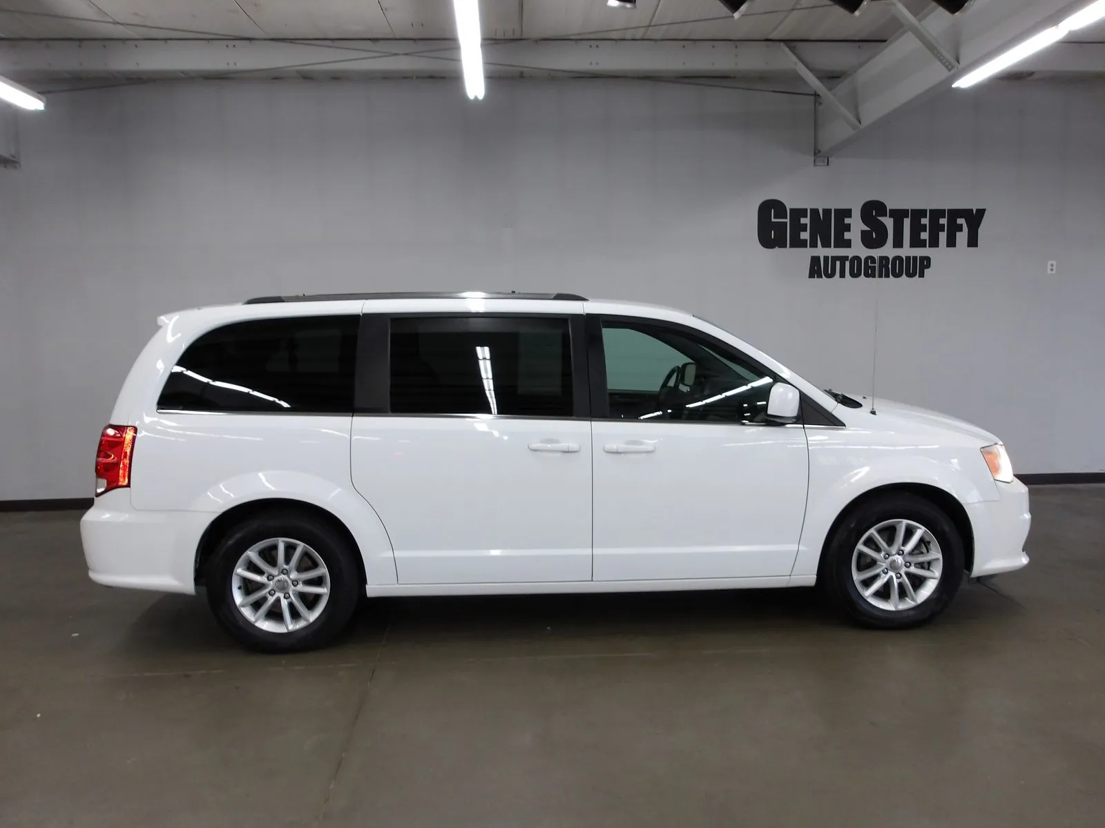 White 2019 Dodge Grand Caravan SXT for sale in Fremont, NE