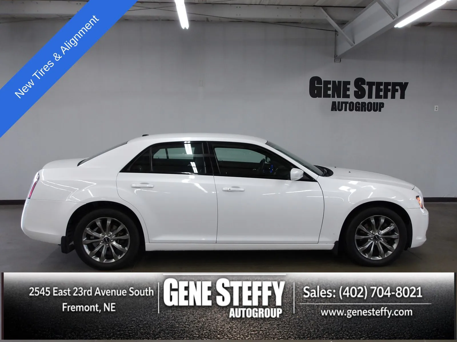 White 2014 Chrysler 300 S for sale in Fremont, NE