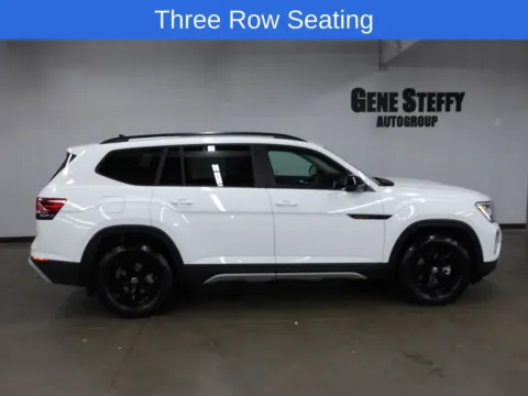 White 2025 Volkswagen Atlas 2.0T Peak Edition for sale in Fremont, NE