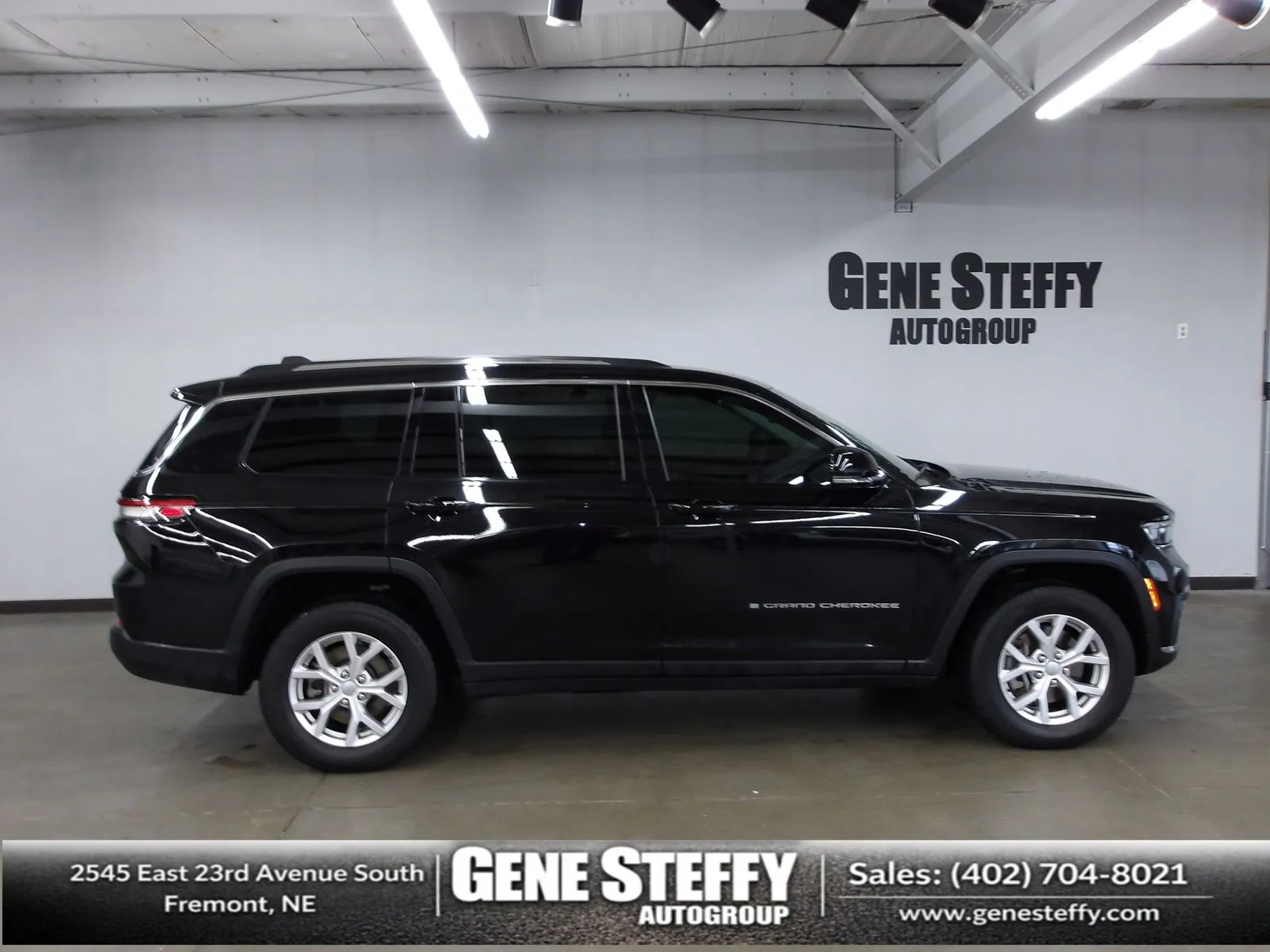 Black 2021 Jeep Grand Cherokee L Limited for sale in Fremont, NE