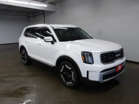 More photos of 2024 Kia Telluride S at Gene Steffy Chrysler Dodge Jeep RAM, NE