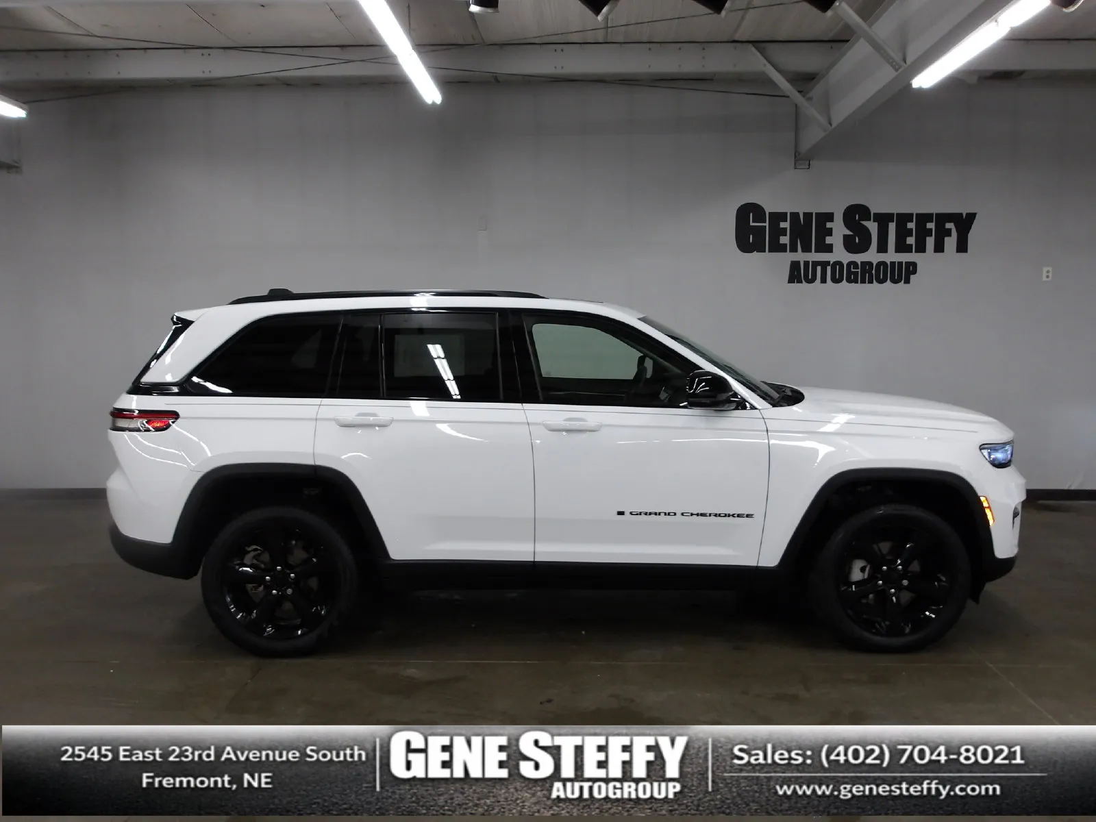 White 2023 Jeep Grand Cherokee Limited for sale in Fremont, NE