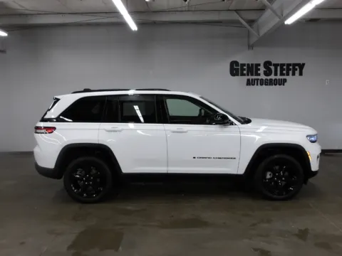 Another view of 2023 Jeep Grand Cherokee Limited for sale in Fremont, NE at Gene Steffy Chrysler Dodge Jeep RAM