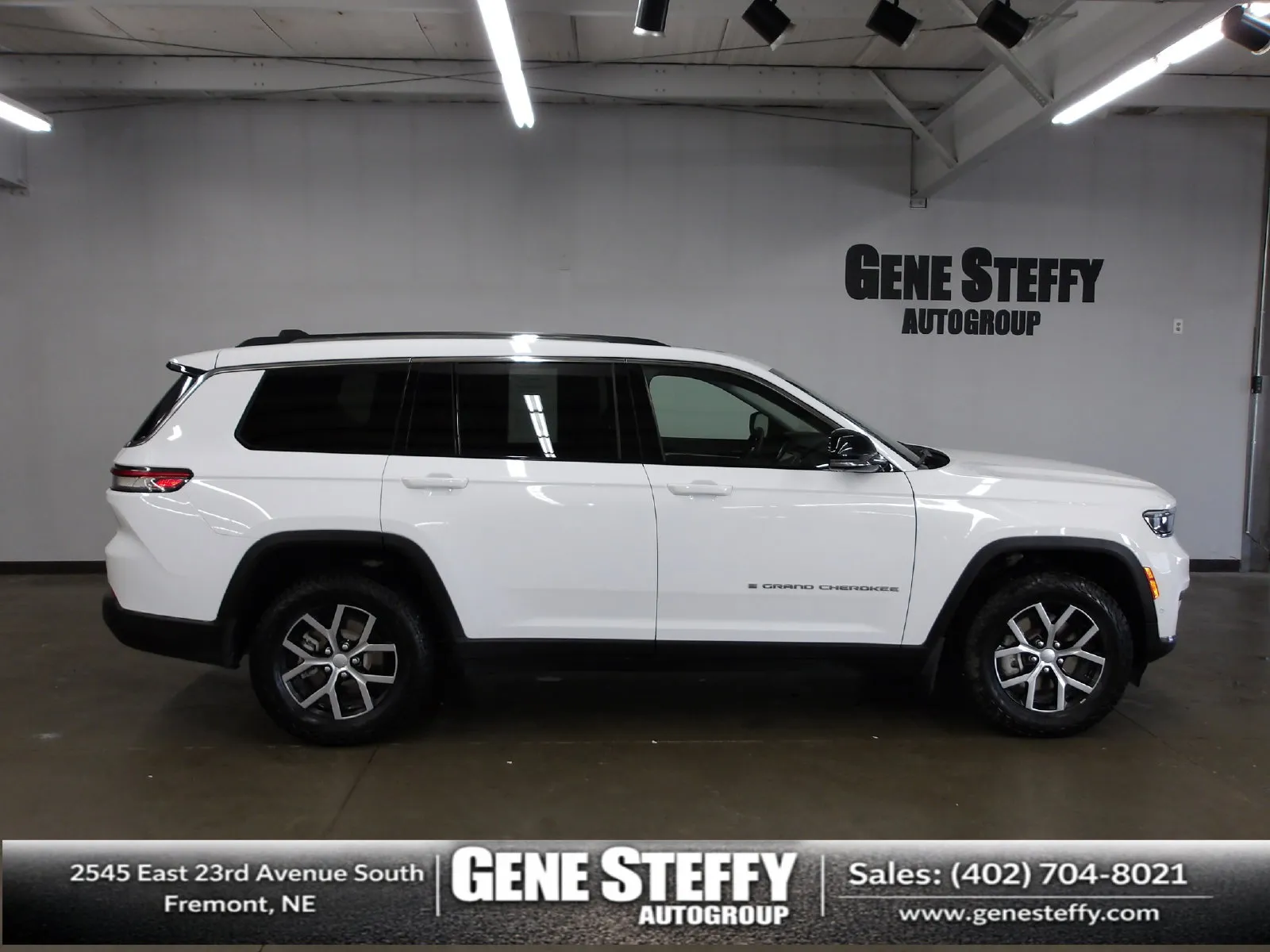White 2023 Jeep Grand Cherokee L Limited for sale in Fremont, NE