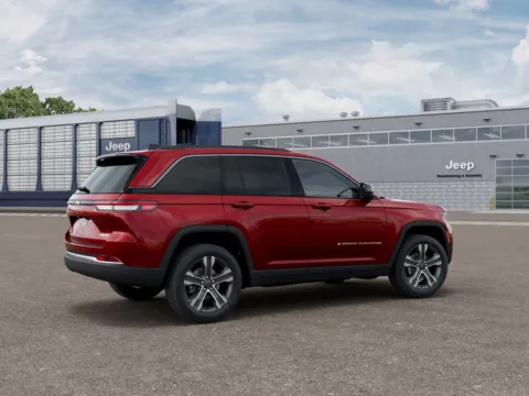 More photos of 2027 Jeep Grand Cherokee Limited at Gene Steffy Chrysler Dodge Jeep RAM, NE
