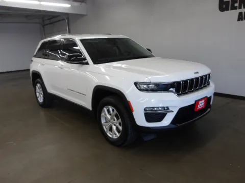 Another view of 2023 Jeep Grand Cherokee Limited for sale in Fremont, NE at Gene Steffy Chrysler Dodge Jeep RAM