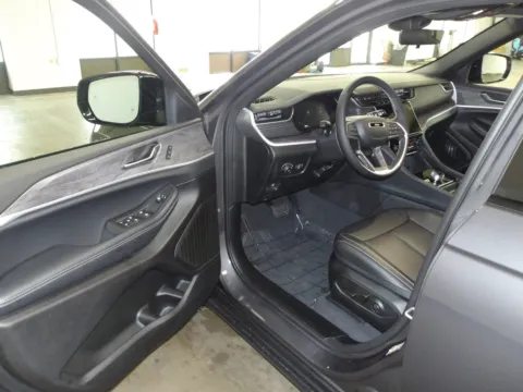 More photos of 2025 Jeep Grand Cherokee Limited at Gene Steffy Chrysler Dodge Jeep RAM, NE