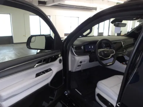 More photos of 2025 Jeep Wagoneer 4X4 at Gene Steffy Chrysler Dodge Jeep RAM, NE