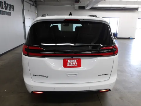 More photos of 2026 Chrysler Pacifica Limited at Gene Steffy Chrysler Dodge Jeep RAM, NE