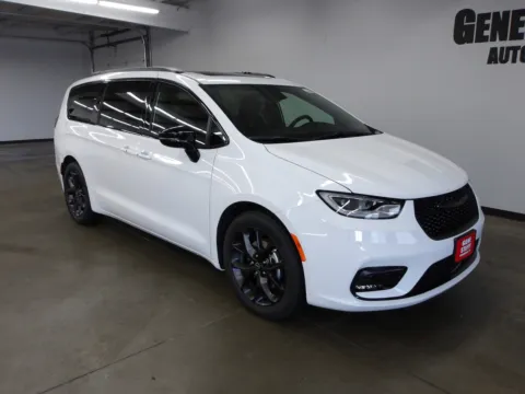 Photos of 2026 Chrysler Pacifica Limited for sale in Fremont, NE at Gene Steffy Chrysler Dodge Jeep RAM