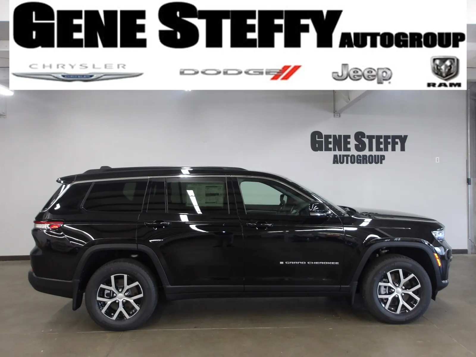 Black 2025 Jeep Grand Cherokee L Limited for sale in Fremont, NE