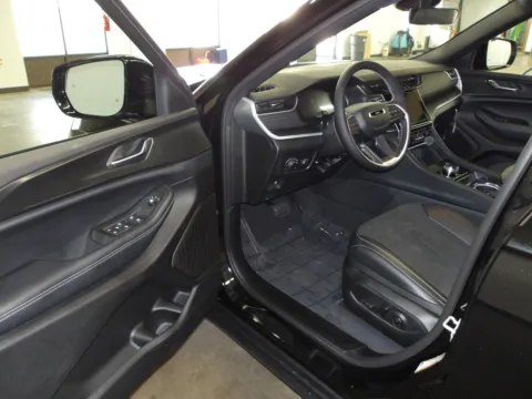 More photos of 2025 Jeep Grand Cherokee L Altitude at Gene Steffy Chrysler Dodge Jeep RAM, NE