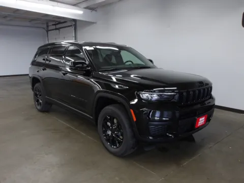 Photos of 2025 Jeep Grand Cherokee L Altitude for sale in Fremont, NE at Gene Steffy Chrysler Dodge Jeep RAM