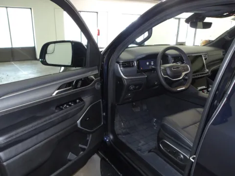 More photos of 2025 Jeep Wagoneer Series II at Gene Steffy Chrysler Dodge Jeep RAM, NE