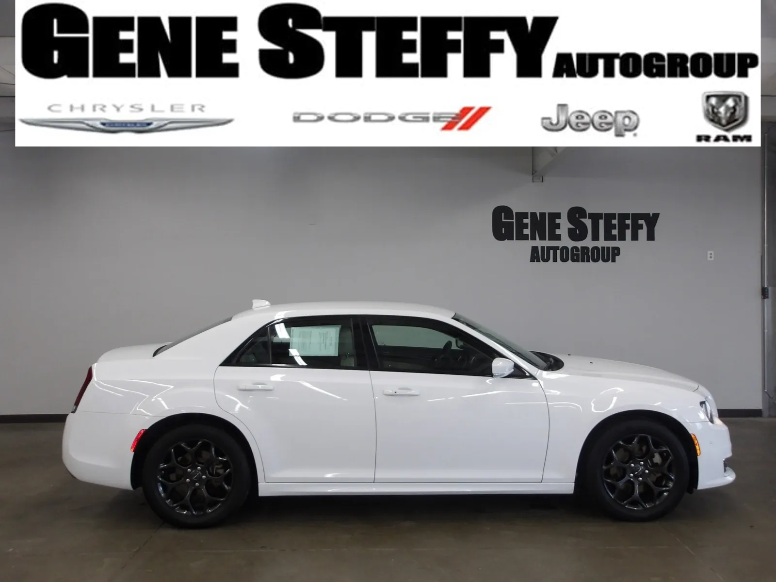White 2022 Chrysler 300 Touring L for sale in Fremont, NE