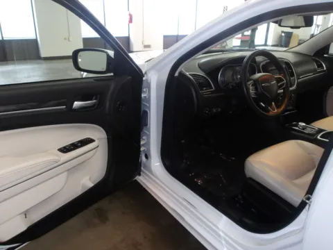 More photos of 2022 Chrysler 300 Touring L at Gene Steffy Chrysler Dodge Jeep RAM, NE
