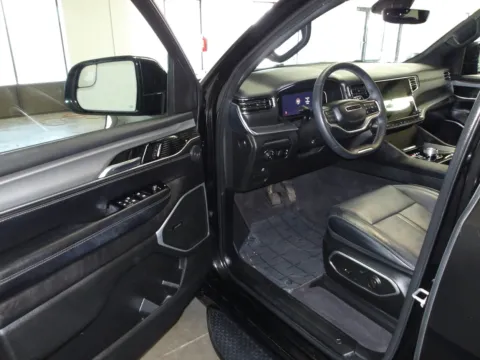 More photos of 2023 Jeep Wagoneer Series II Carbide at Gene Steffy Chrysler Dodge Jeep RAM, NE