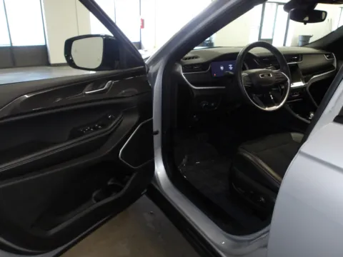 More photos of 2022 Jeep Grand Cherokee Altitude at Gene Steffy Chrysler Dodge Jeep RAM, NE